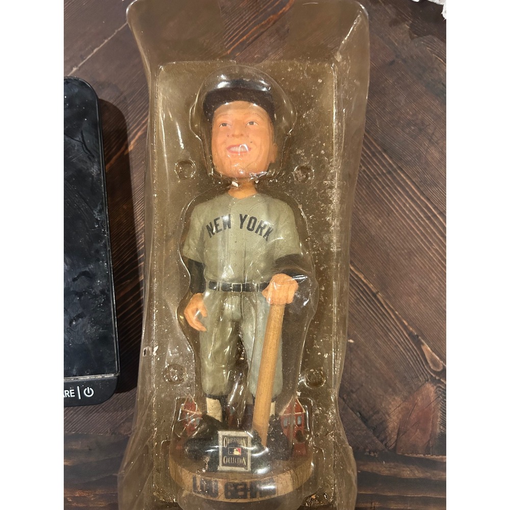 Lou Gehrig New York Yankees Cooperstown Collection Bobblehead Figure #4 Grey - Picture 3 of 3